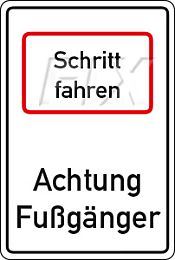 Schritt fahren - Fußgänger